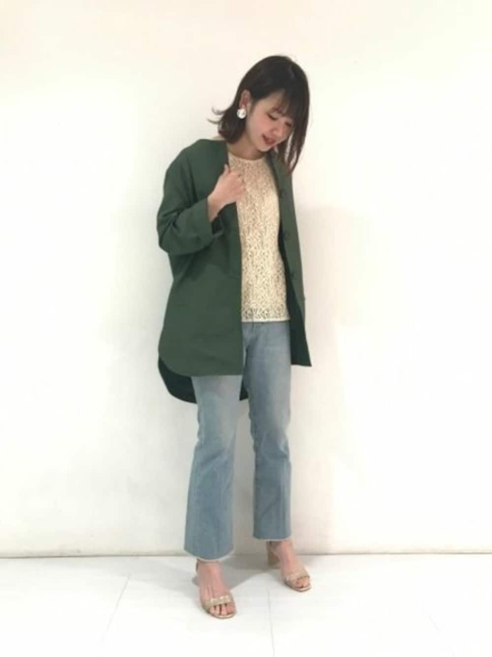 「ミリタリー、カジュアル、レース、アパートバイローリーズ、ミリタリージャケット、サンダル、春コーデ、apartbylowrys、オトナカジュアル、オトナ女子」｜「A part byのCノーカラールーズジャケット 832826（ミリタリージャケット、グリーン系）」を使った、yoshiさん（レディース・161cm）の春コーディネートの1枚目の写真