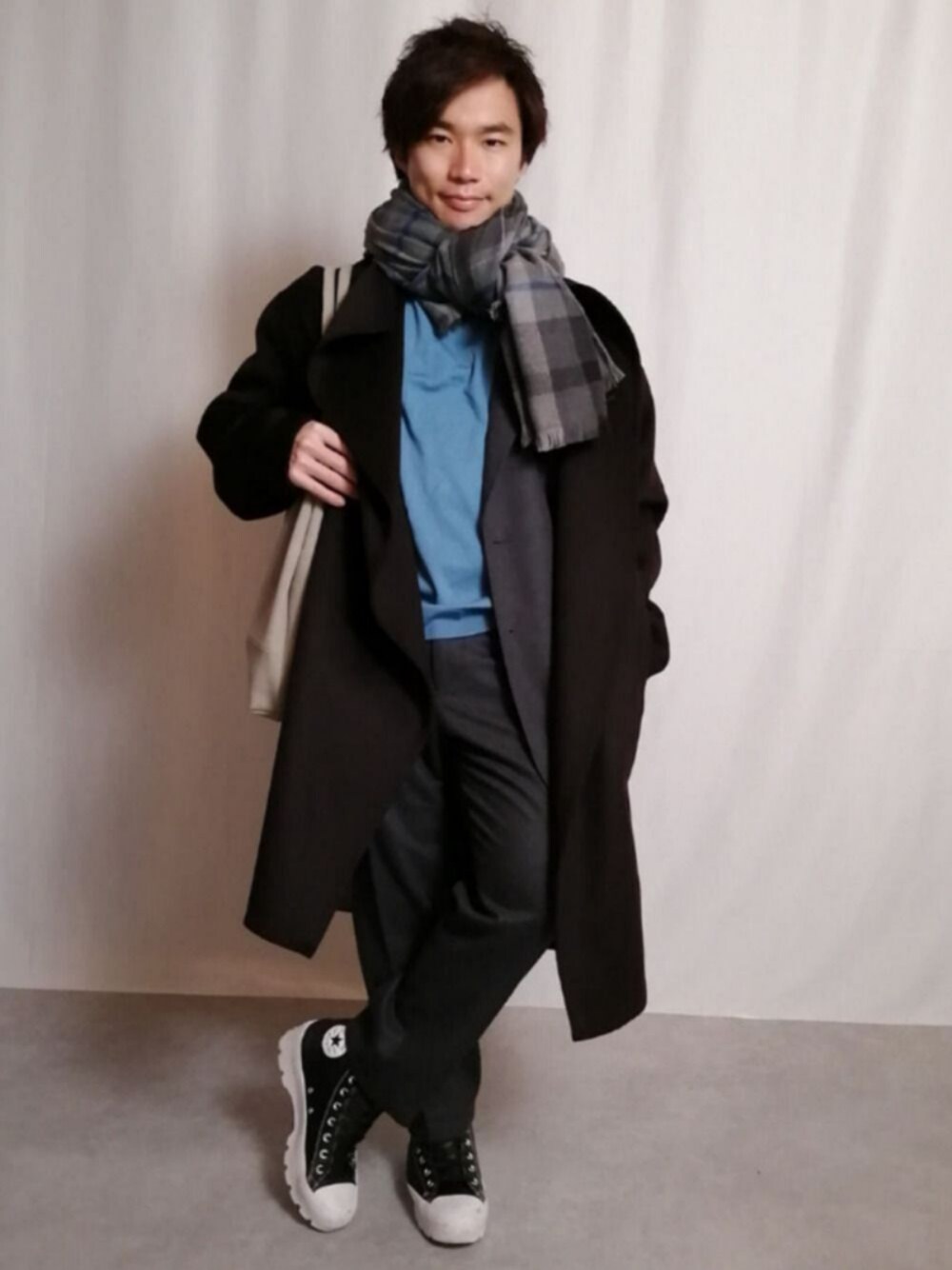「ビックシルエット、スラックス、低身長コーデ、ニット、スニーカー、ノーカラーコート、ユニクロ、UNIQLO、低身長、プチプラ」｜「UNIQLOのカシミヤブレンドノーカラーコート DARK BROWN（ノーカラーコート、ブラウン系）」を使った、せんちょさん（メンズ・158cm）の冬コーディネートの1枚目の写真