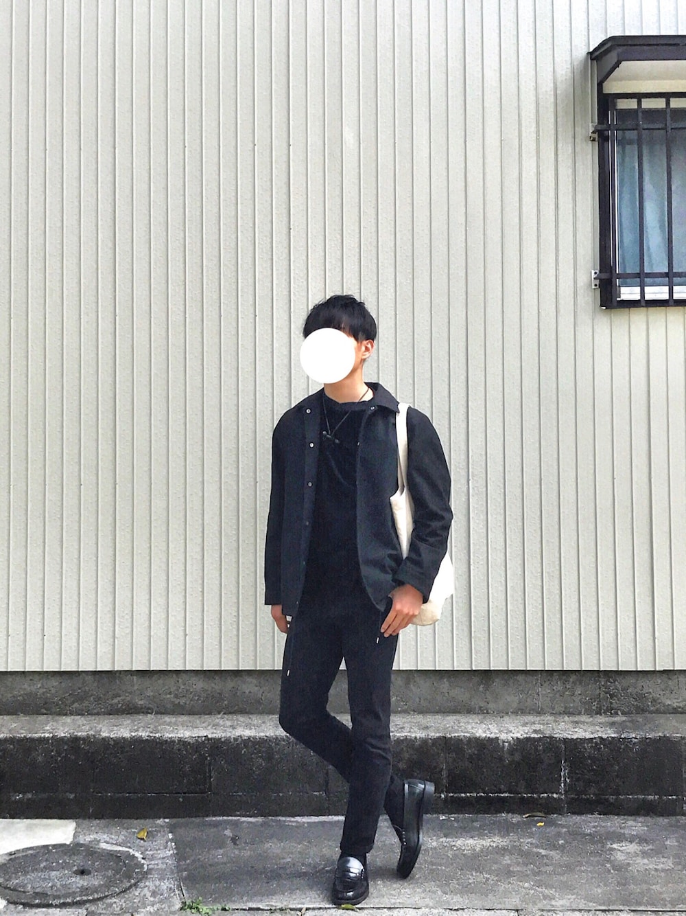 「春コーデ、シンプル、プチプラ、黒、オールブラック」｜「SENSE OF PLACE by URBAN RESEARCHのアイテム（ナイロンジャケット、ブラック系）」を使った、®️ikuさん（メンズ・173cm）の春コーディネートの1枚目の写真