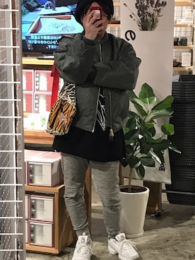 「Guess（ゲス）のアイテム（バッグ）」を使った、70eidjさん（メンズ・167cm）の秋コーディネート