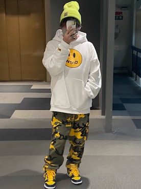 「アイテム（カーゴパンツ、イエロー系）」を使った、70eidjさん（メンズ・167cm）の秋コーディネート