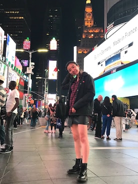 「レザースカート」｜「アイテム（ナイロンジャケット）」を使った、tessさん（レディース・163cm）の春コーディネート