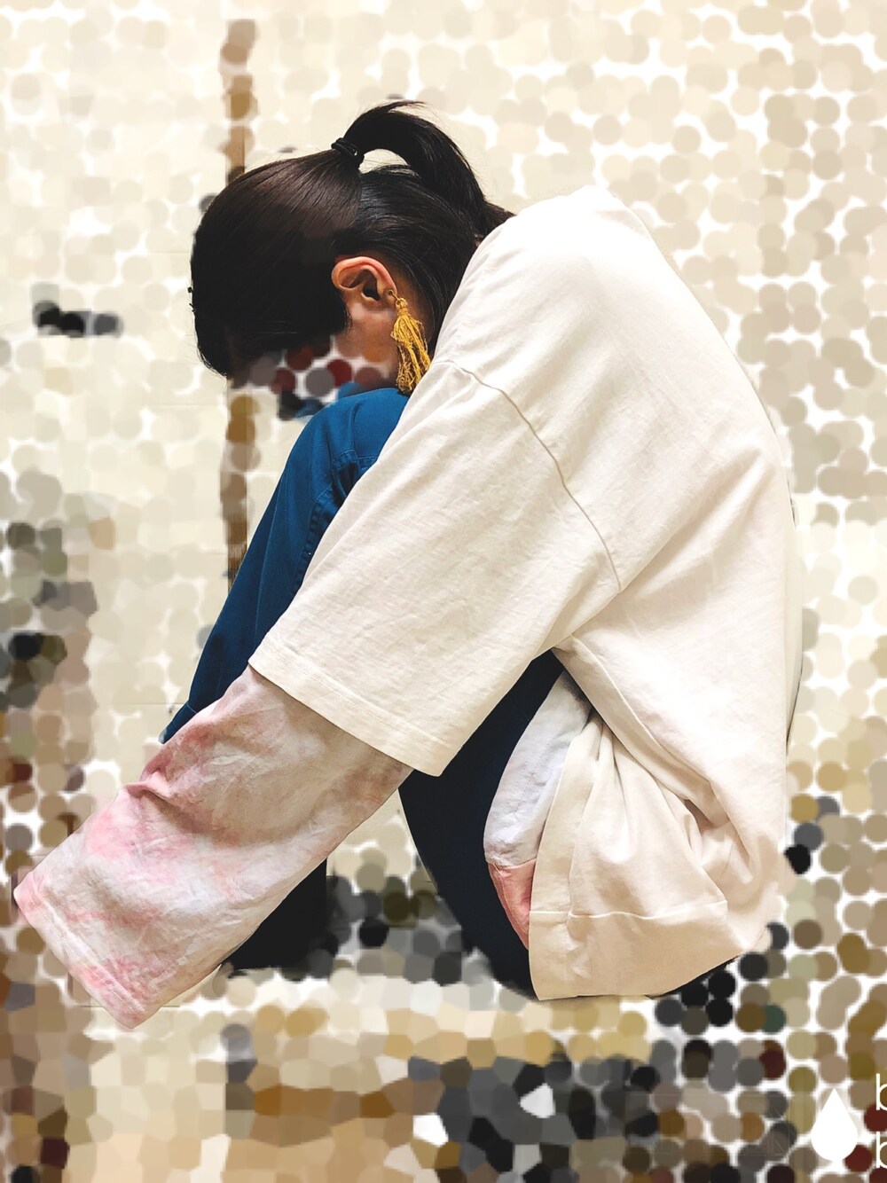 「niko and...のアイテム（Tシャツ/カットソー、ホワイト系）」を使った、monさん（レディース・158cm）の春コーディネートの1枚目の写真
