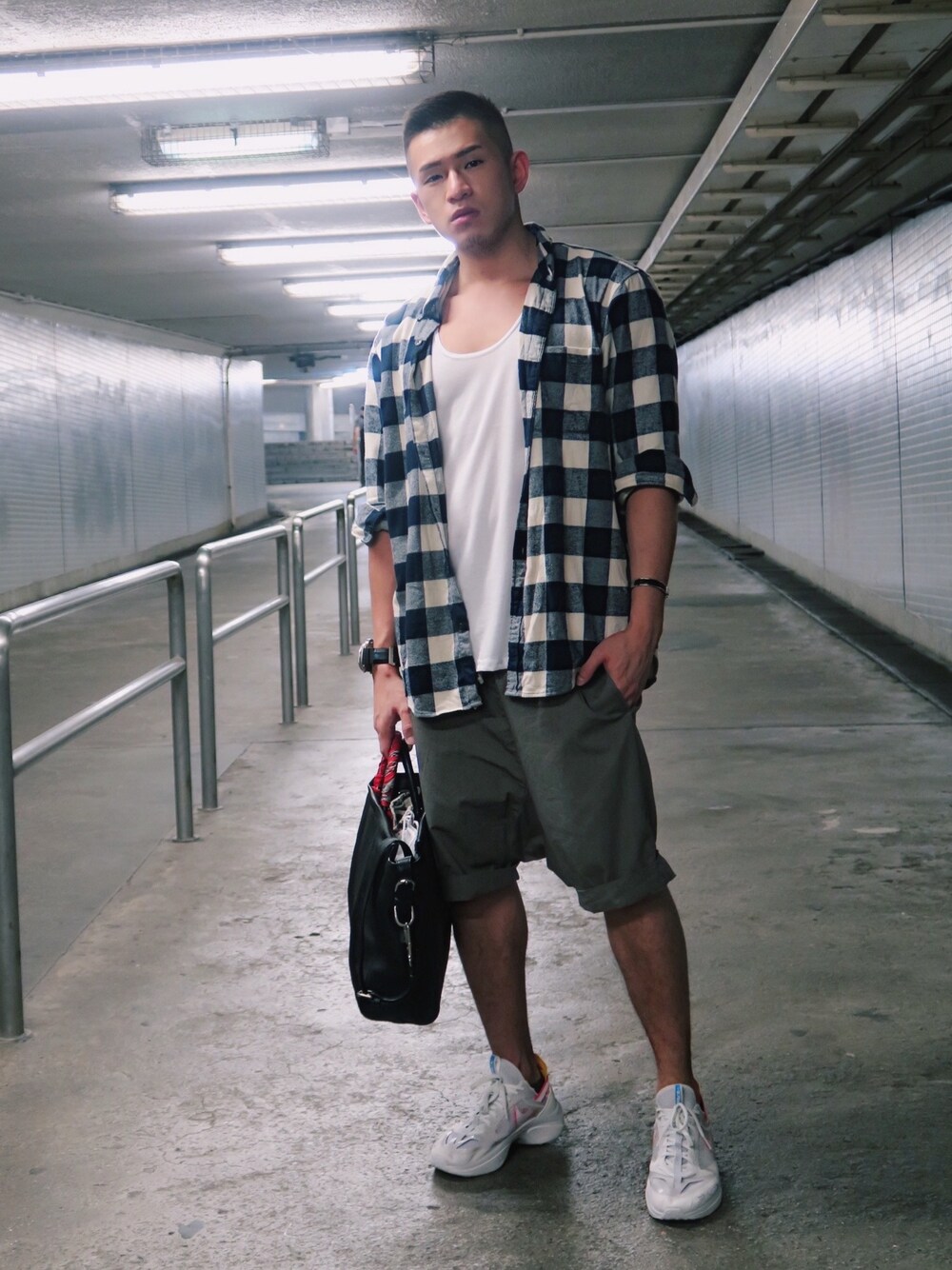 「ootd、ootdhk、RICK OWENS、HERMES、Abercombie&Fitch、nike、春コーデ、春服、街頭穿搭、休日スタイル」｜「Rick Owensのアイテム（カーゴパンツ、グレー系）」を使った、joe wong さん（メンズ・173cm）の春コーディネートの1枚目の写真
