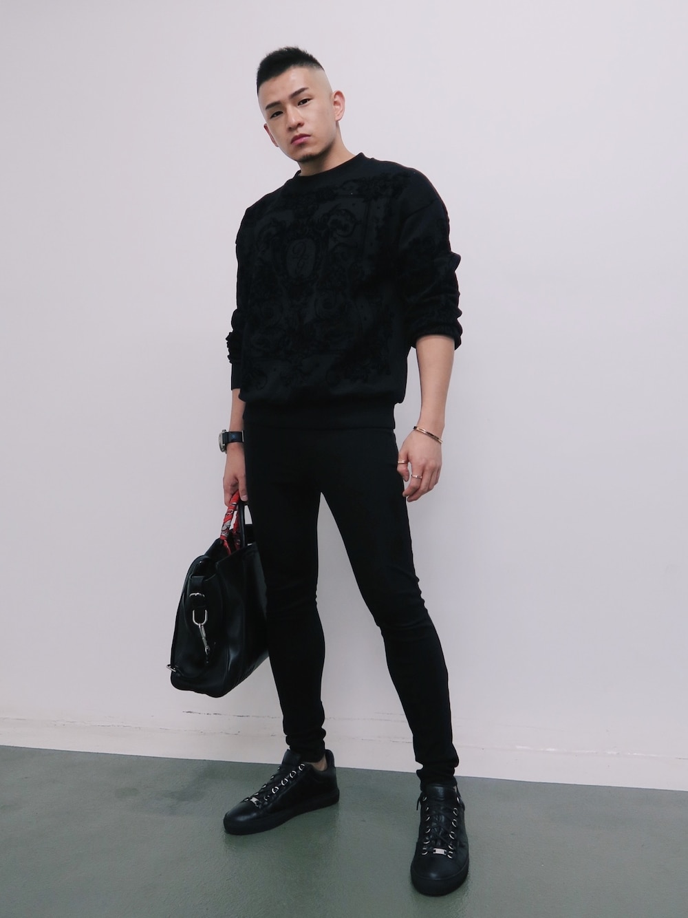 「DOLCE&GABBANA、3.1 phillip lim、BALENCIAGA、春コーデ、休日スタイル、春夏コーデ、春、街頭穿搭、ootd、通勤コーデ」｜「DOLCE&GABBANAのアイテム（その他トップス、ブラック系）」を使った、joe wong さん（メンズ・173cm）の春コーディネートの1枚目の写真