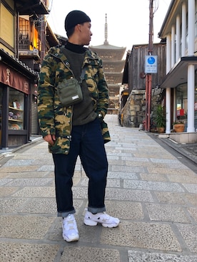 「Guess（ゲス）のアイテム（ミリタリージャケット）」を使った、賴昱鈞さん（メンズ・175cm）の冬コーディネート