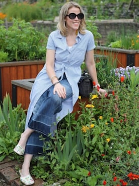 「Abercrombie&Fitch（アバークロンビーアンドフィッチ）のアイテム（シャツワンピース）」を使った、Anne Dofelmierさん（レディース・170cm）の夏コーディネート