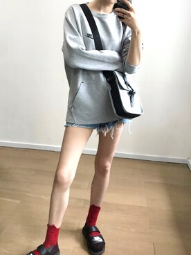 蒋艺joyさんのコーディネート