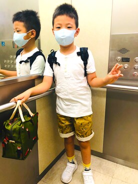 「アイテム（カーゴパンツ、イエロー系）」を使った、Alonsoさん（キッズ・123cm）の秋コーディネート