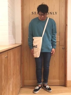 「袖プリント」｜「アイテム（スウェット）」を使った、coen アベさん（メンズ・175cm）の秋コーディネート