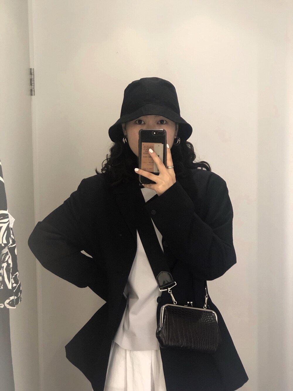 「summer、girl、minimalist 、black and white」｜「COMME des GARCONSのアイテム（ショルダーバッグ、ブラック系）」を使った、fouroneさん（レディース・170cm）の夏コーディネートの1枚目の写真