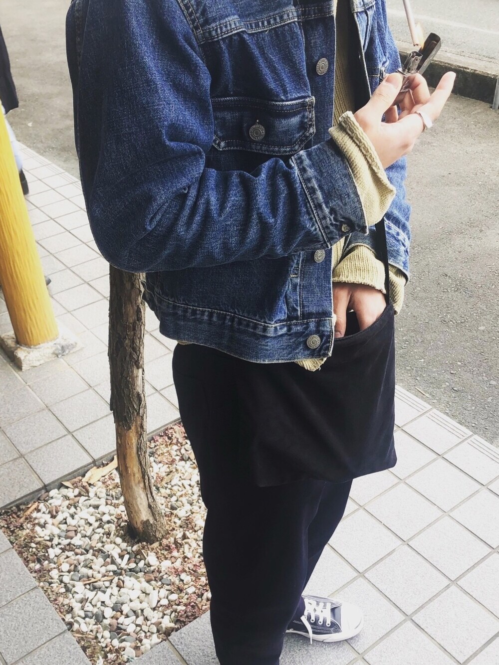 「きれいめカジュアル、ジャックパーセル」｜「Levi'sのアイテム（デニムジャケット、ブルー系）」を使った、ころさん（メンズ・165cm）の冬コーディネートの1枚目の写真