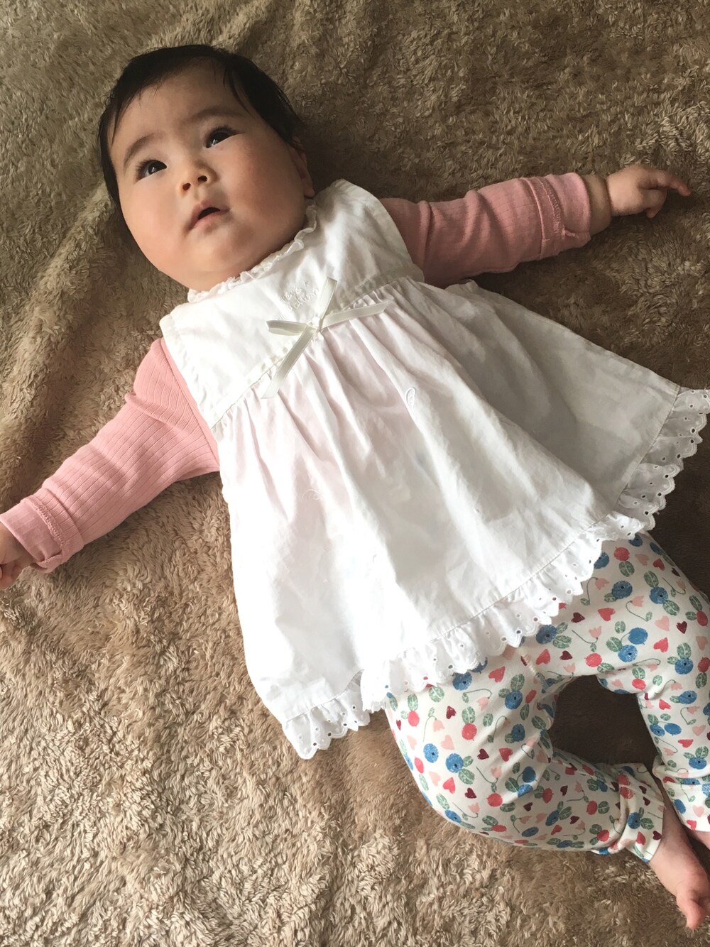 「4ヶ月、おんなのこ、60cm」｜「H&Mのアイテム（ロンパース、ピンク系）」を使った、smileさん（キッズ・60cm）の秋コーディネートの1枚目の写真