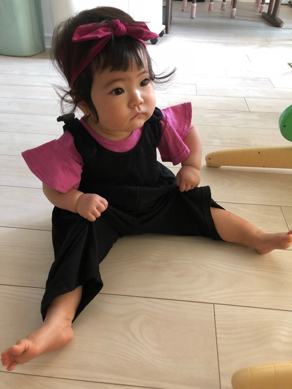 「10ヶ月、赤ちゃん、サロペット、袖フリル、ヘアバンド、おんなのこ」｜「H&Mのアイテム（ヘアバンド、ピンク系）」を使った、smileさん（キッズ・70cm）の秋コーディネートの1枚目の写真