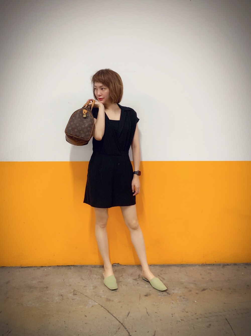 「MANGOのアイテム（つなぎ/オールインワン、ブラック系）」を使った、Tingさん（レディース・168cm）の夏コーディネートの1枚目の写真