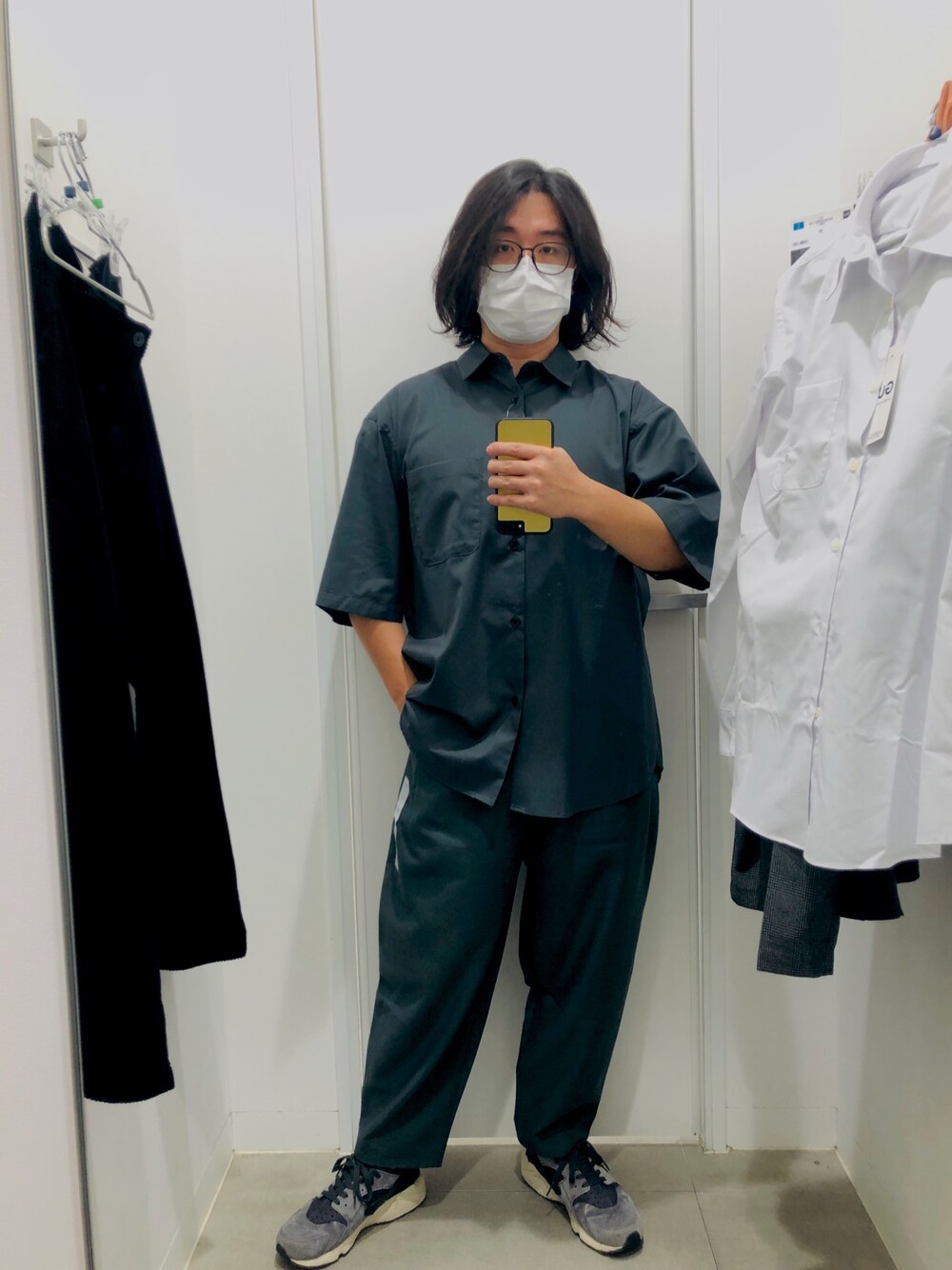 「nikehuarache、green、Weeee、longhair」｜「Playback Conceptのアイテム（スマホケース/カバー、ゴールド系）」を使った、徐納森．徐斯達 さん（メンズ・167cm）の秋コーディネートの1枚目の写真