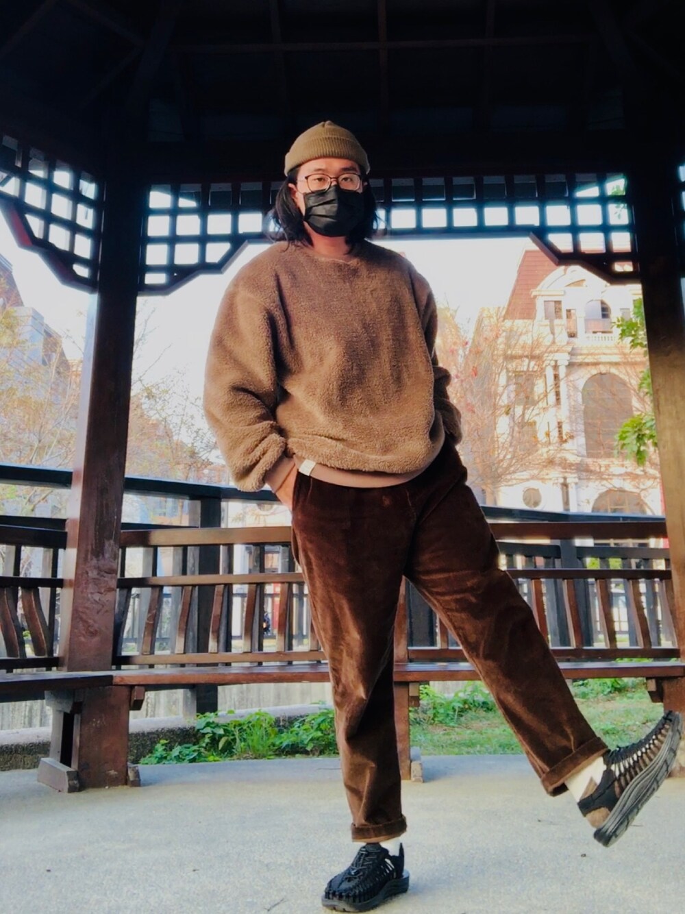 「Corduroy、Brown、燈芯絨」｜「Kenjiのアイテム（その他トップス、ブラウン系）」を使った、徐納森．徐斯達 さん（メンズ・167cm）の冬コーディネートの1枚目の写真