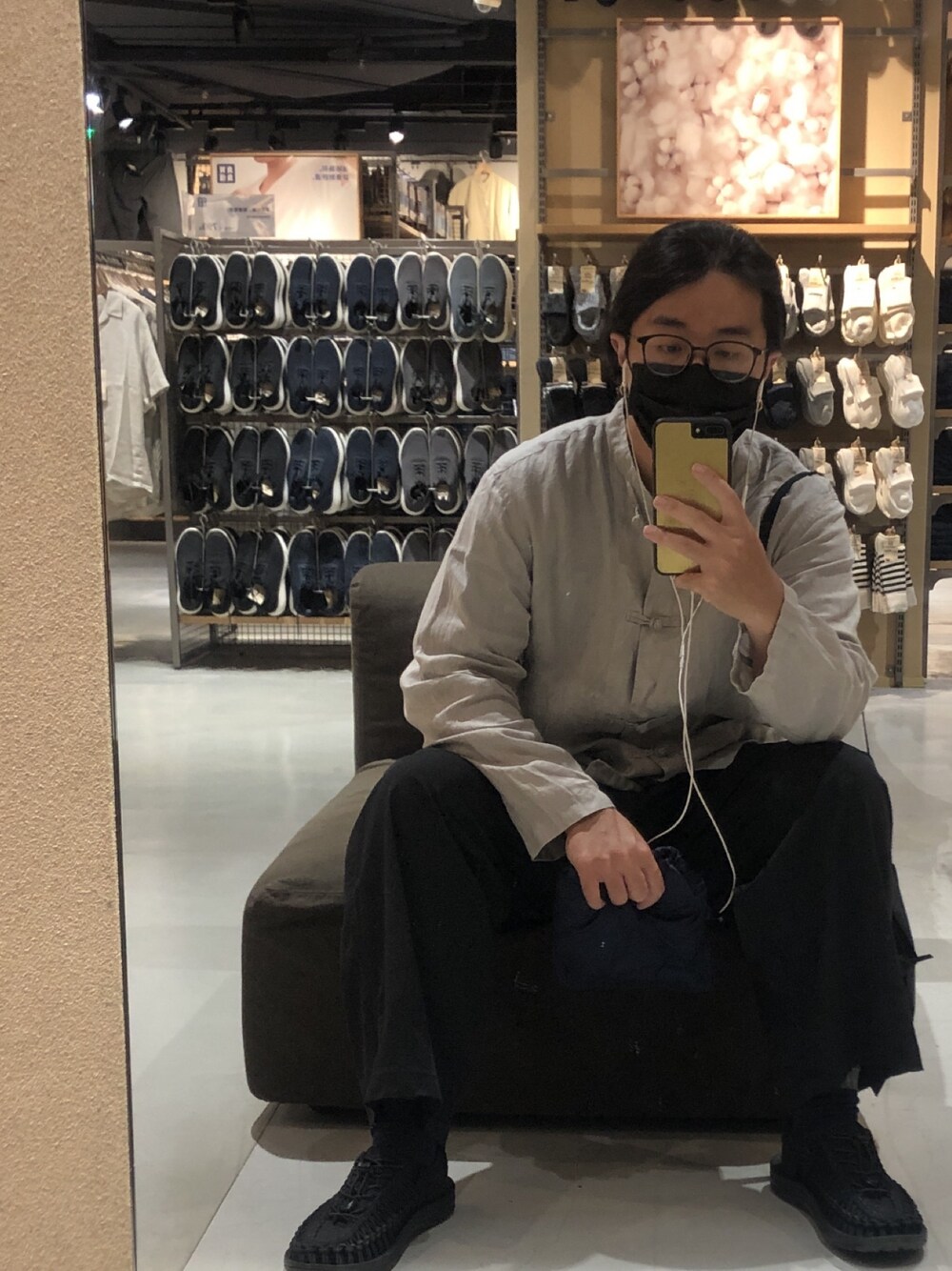 「無印良品のアイテム（トップス、グレー系）」を使った、徐納森．徐斯達 さん（メンズ・167cm）の夏コーディネートの1枚目の写真