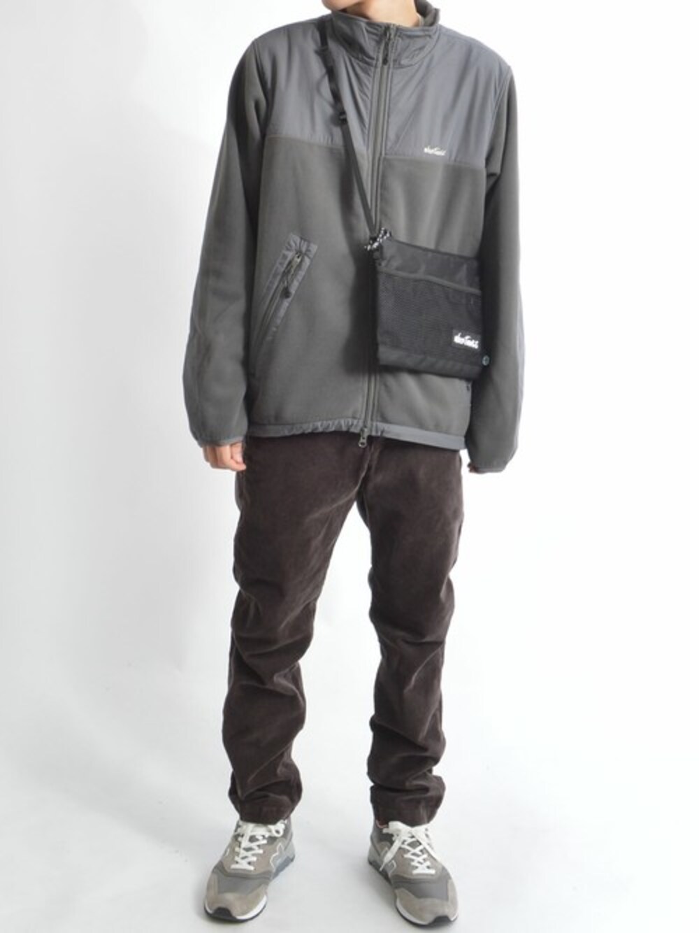 「コーデュロイ、REMI RELIEF、New Balance、ボア、ニューバランス、秋のコーデ、フリース、WILDTHINGS、サコッシュ、秋コーデ」｜「WILD THINGSのWILDTHINGS / ワイルドシングス SNOW JACKET（ブルゾン、グレー系）」を使った、ROOPTOKYO　TO-YOさん（メンズ・175cm）の秋コーディネートの1枚目の写真