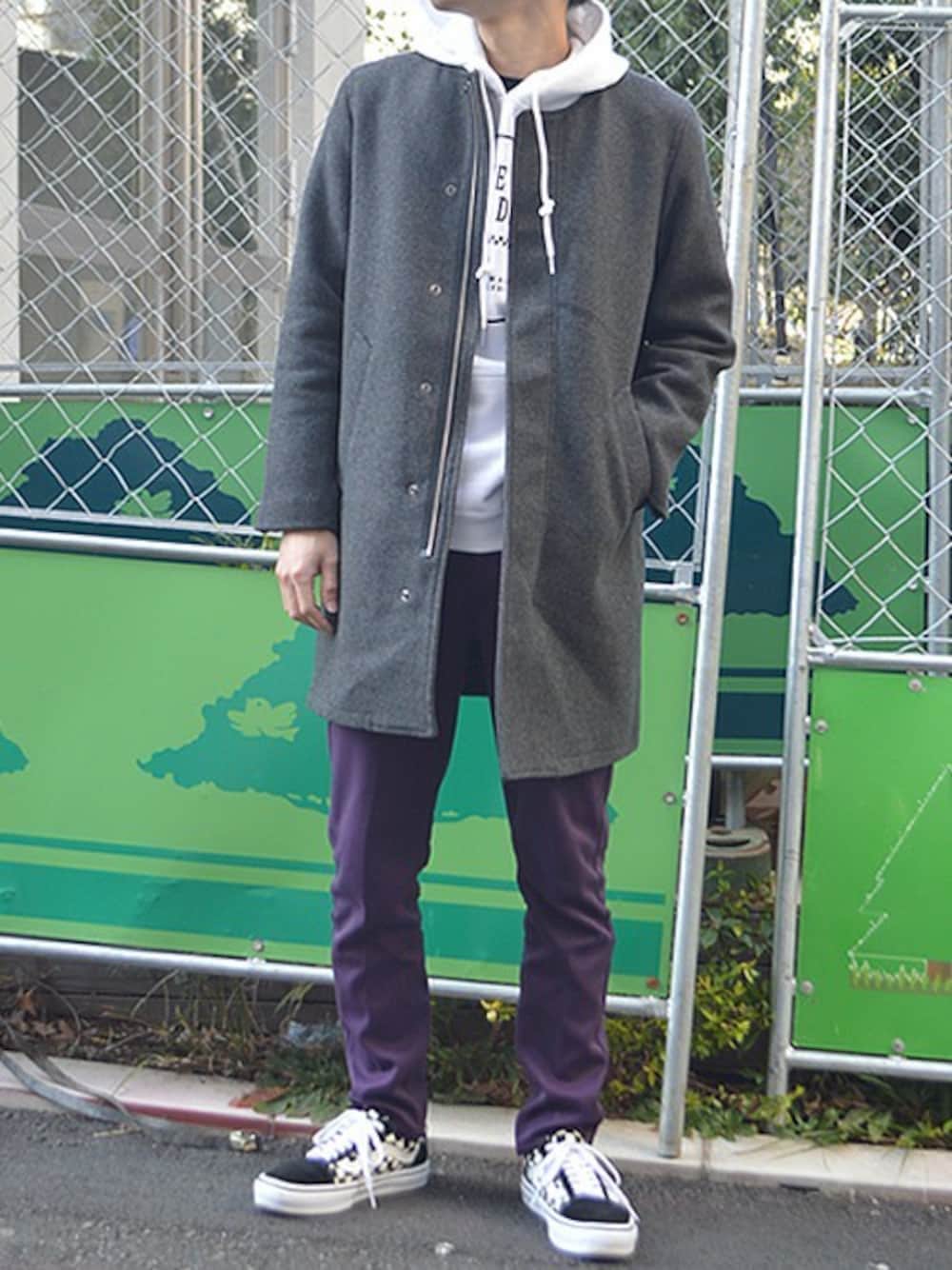 「スニーカー、VANS、プルオーバー、HARE、冬コーデ、ノーカラーコート、冬、オールドスクール、oldskool、冬のコーデ」｜「VANSのVANS/ヴァンズ Have a Vans Day Pull Over Hoodie（パーカー、ホワイト系）」を使った、ROOPTOKYO　TO-YOさん（メンズ・175cm）の冬コーディネートの1枚目の写真