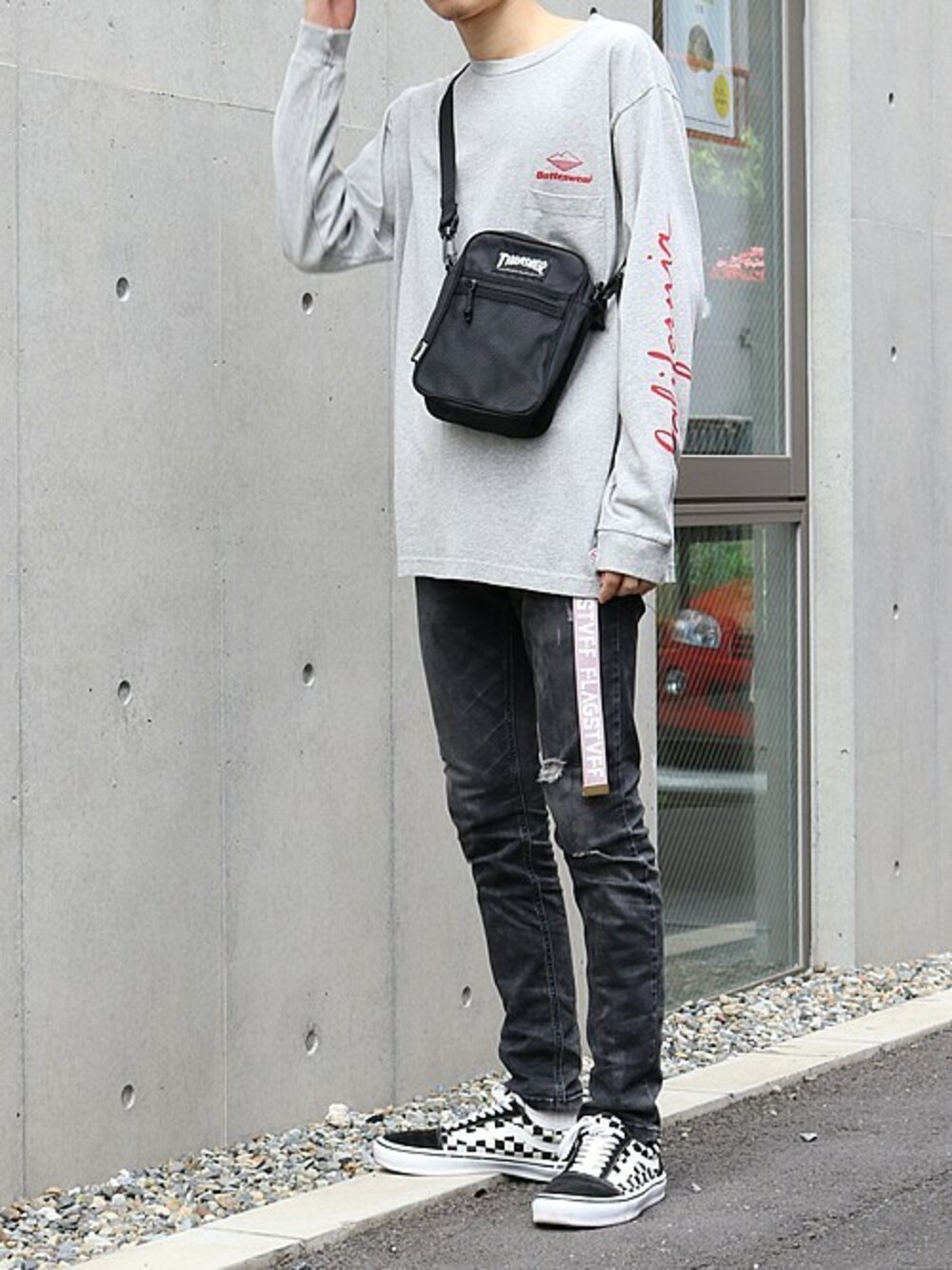 「VANS、halloween、ハロウィン、THRASHER、オールドスクール、ガチャベルト、スラッシャー、battenwear、oldskool、flagstuff」｜「BattenwearのBattenwear/バテンウエア CA L/S Basic Pocket Tee ロンT（Tシャツ/カットソー、グレー系）」を使った、ROOPTOKYO　TO-YOさん（メンズ・175cm）の秋コーディネートの1枚目の写真