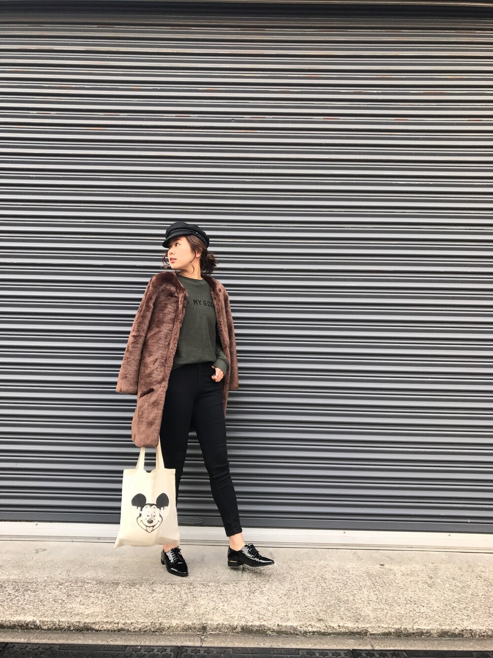「TODAYFULのカラーレスファーコート（その他アウター、ブラウン系）」を使った、ayano.さん（レディース・165cm）の冬コーディネートの1枚目の写真