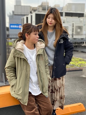 「AVIREX（アヴィレックス）の【直営店限定】3ウェイ ショートシェルパーカー/ 3WAY SHORT SHELL PARKA（ミリタリージャケット、グリーン系）」を使った、Akaneさん（レディース・155cm）の秋コーディネート