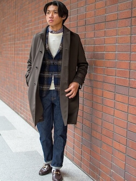 「クルーネックニット」｜「アイテム（ステンカラーコート）」を使った、澤村さん（メンズ・174cm）の秋コーディネート