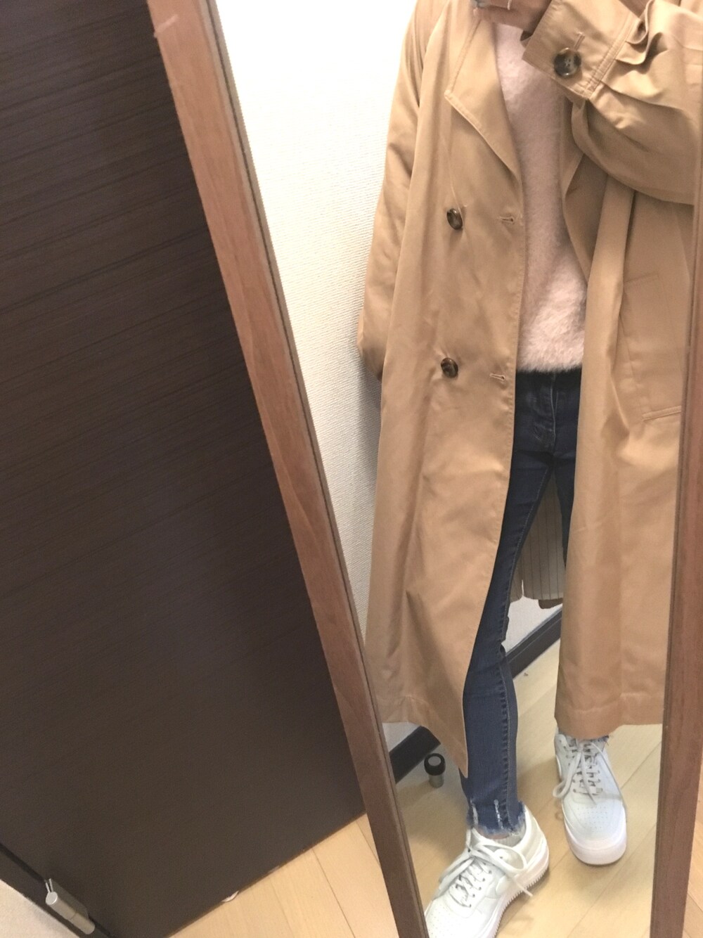 「murua、トレンチコート、春コーデ、ストリートMIX、NIKE、AF1、スキニーデニム、nike the 1」｜「MURUAのアイテム（トレンチコート、ベージュ系）」を使った、のむ🅿︎さん（レディース・145cm）の冬コーディネートの1枚目の写真