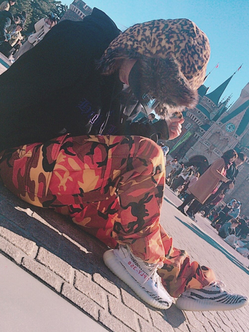 「ディズニー、イージーブースト350、イージーブースト、イージーブースト350V2、ゼブラ柄、迷彩パンツ、ストリート、supreme、adidas、低身長」｜「Supreme の[SUPREME] 2014AW Liberty Leopard Trooper Hat（ハット、その他）」を使った、のむ🅿︎さん（レディース・145cm）の春コーディネートの1枚目の写真