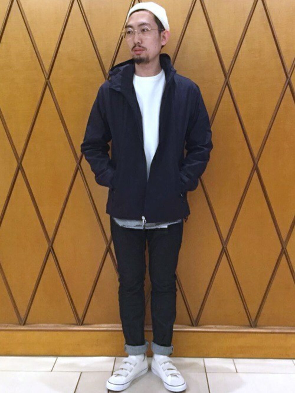 「シンプル、アウトドアスタイル、パーカー、別注、デニムパンツ、春コーデ、シップスジェットブルー(SHIPS JET BLUE)、KELTY、オトナカジュアル、行楽スタイル」｜「KELTYのKELTY×SHIPS JET BLUE: ナイロンオックス ジップフーディー（その他アウター、ブルー系）」を使った、佐藤さん（メンズ・172cm）の春コーディネートの1枚目の写真