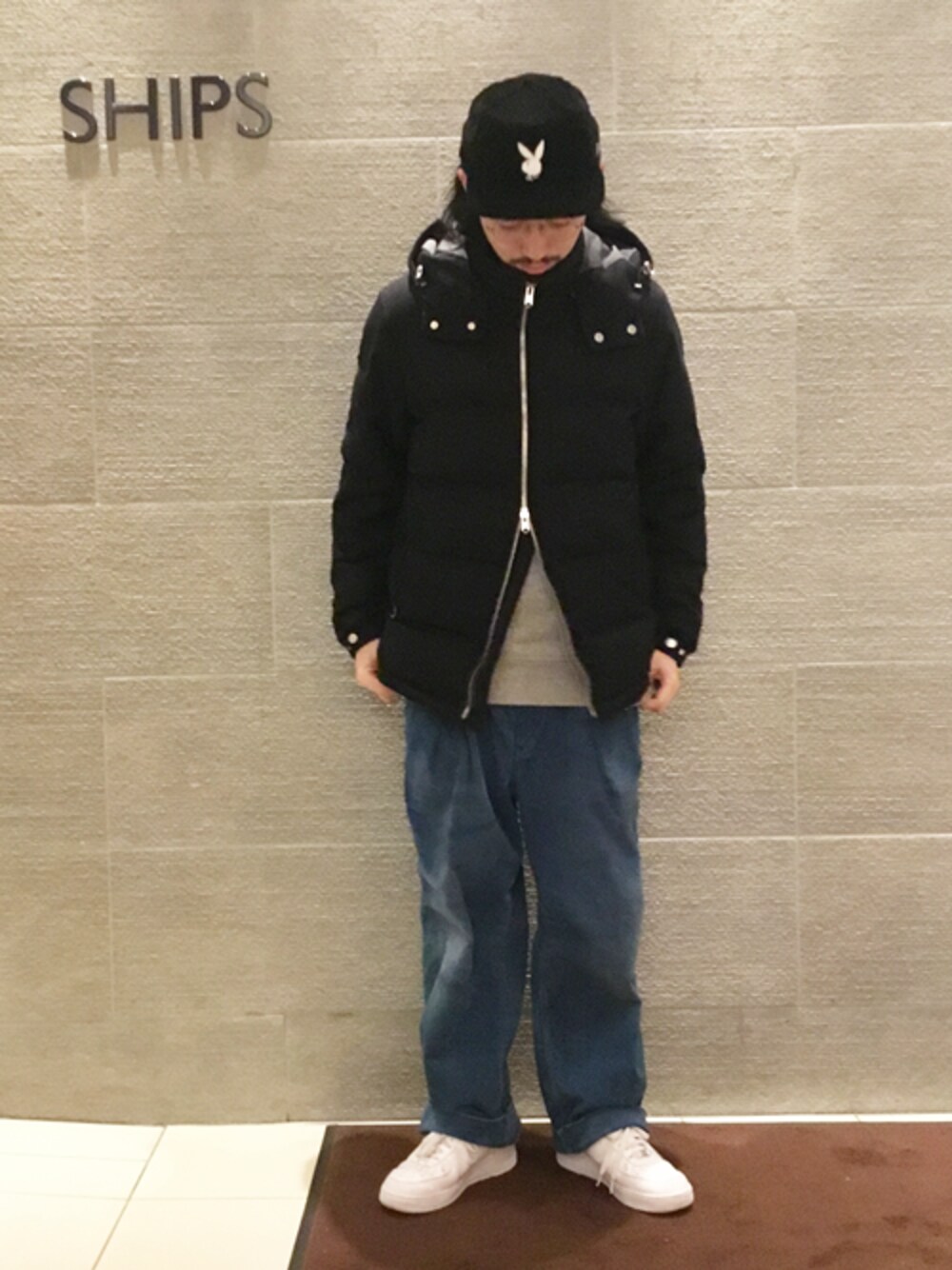 「ダウンジャケット、キャップ、ストリート、NEW ERA、シップス、ウールダウン、PLAYBOY、シップスジェットブルー(SHIPS JET BLUE)」｜「SHIPS JET BLUEのSHIPS JET BLUE: ウール ダウンジャケット■（ダウンジャケット/コート、ブルー系）」を使った、佐藤さん（メンズ・172cm）の冬コーディネートの1枚目の写真