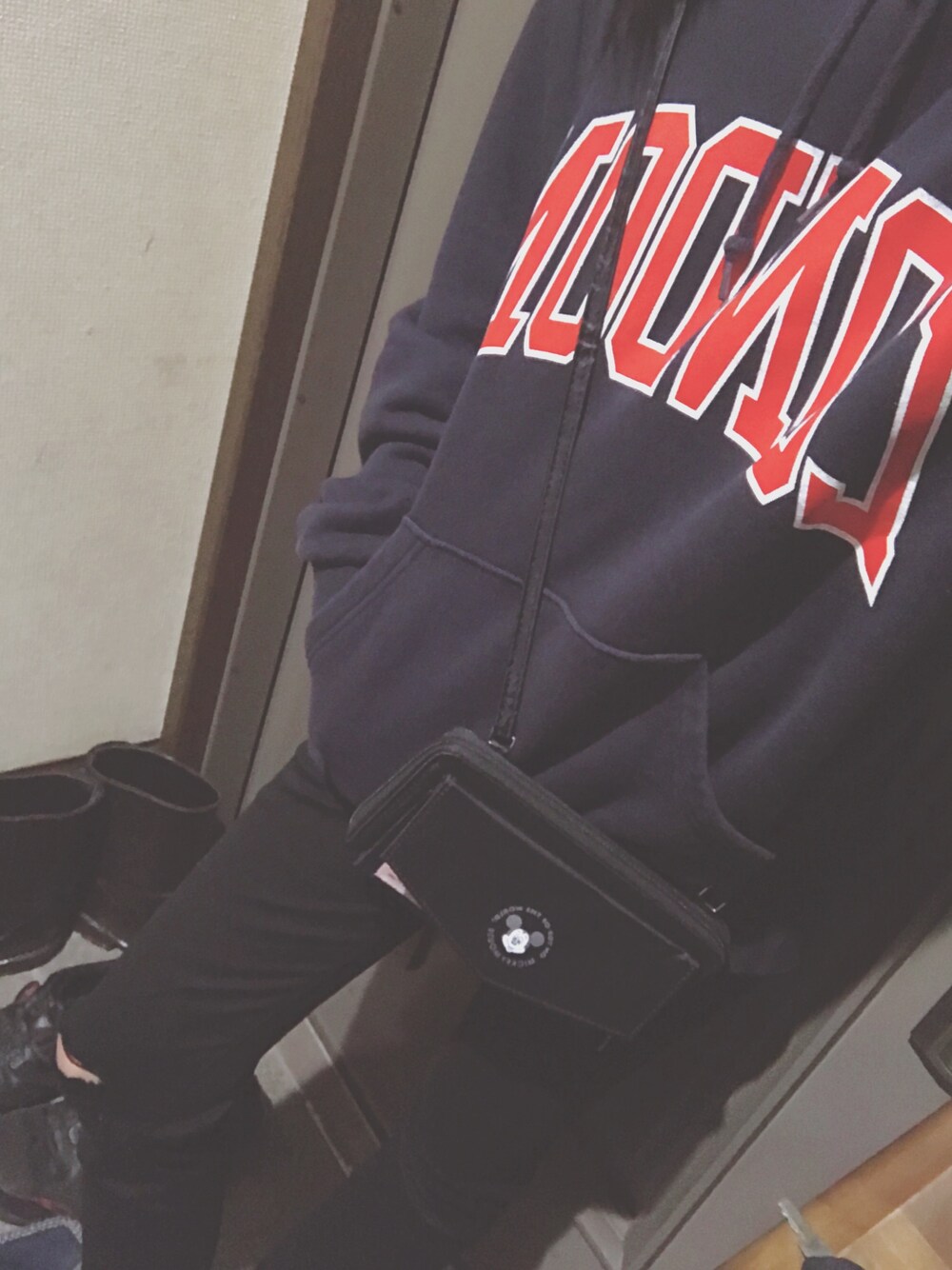 「シンプル、カジュアル、プチプラコーデ、パンツスタイル、黒、ビッグシルエット、ラクチンコーデ、WEGO、UNIQLO」｜「WEGOのWEGO/LONDONプリントパーカー（パーカー、ブルー系）」を使った、ma❤︎さん（レディース・154cm）の春コーディネートの1枚目の写真