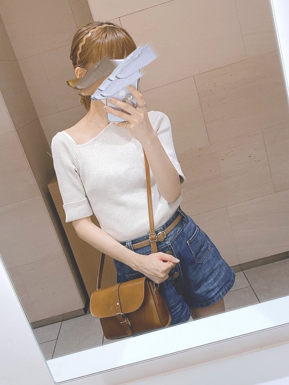 「ootd、プチプラ、シンプル、低身長、カチューシャ、デニム、ブラウン、ワンショルダー、who's who chico、ガーリー」｜「Chicoの5分袖ワンショルラメリブプルオーバー（ニット/セーター、ホワイト系）」を使った、ma❤︎さん（レディース・154cm）の夏コーディネートの1枚目の写真