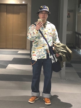 「ネイビー×ホワイト」｜「アイテム（ミリタリージャケット）」を使った、Koji Shoさん（メンズ・165cm）の春コーディネート