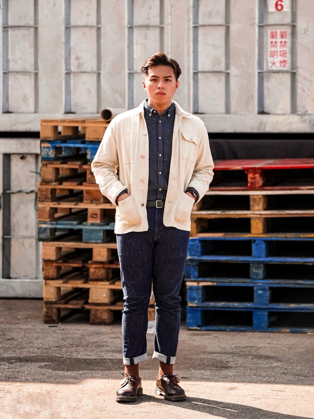 「denim、jeans、DENIM SHIRT、Dr Martens、ootd、ootdhk、穿搭、牛仔褲、牛仔襯衫、WORKWEAR」｜「Full House Denimのアイテム（シャツ/ブラウス、ブルー系）」を使った、davidchengdcさん（メンズ・181cm）の冬コーディネートの1枚目の写真