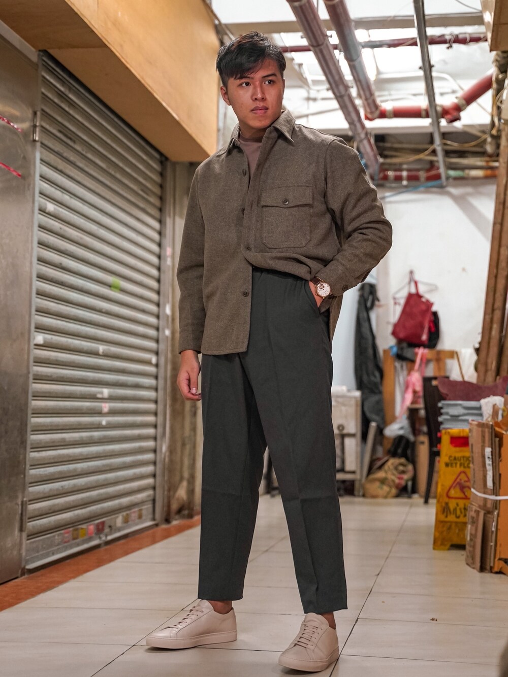 「ootd、common projects、UNIQLO、UNIQLO U、ootdhk、穿搭、男の子、casual、STYLE、Casualwear」｜「UNIQLOのワイドフィットテーパードパンツ セットアップ可能（その他パンツ、グレー系）」を使った、davidchengdcさん（メンズ・181cm）の冬コーディネートの1枚目の写真