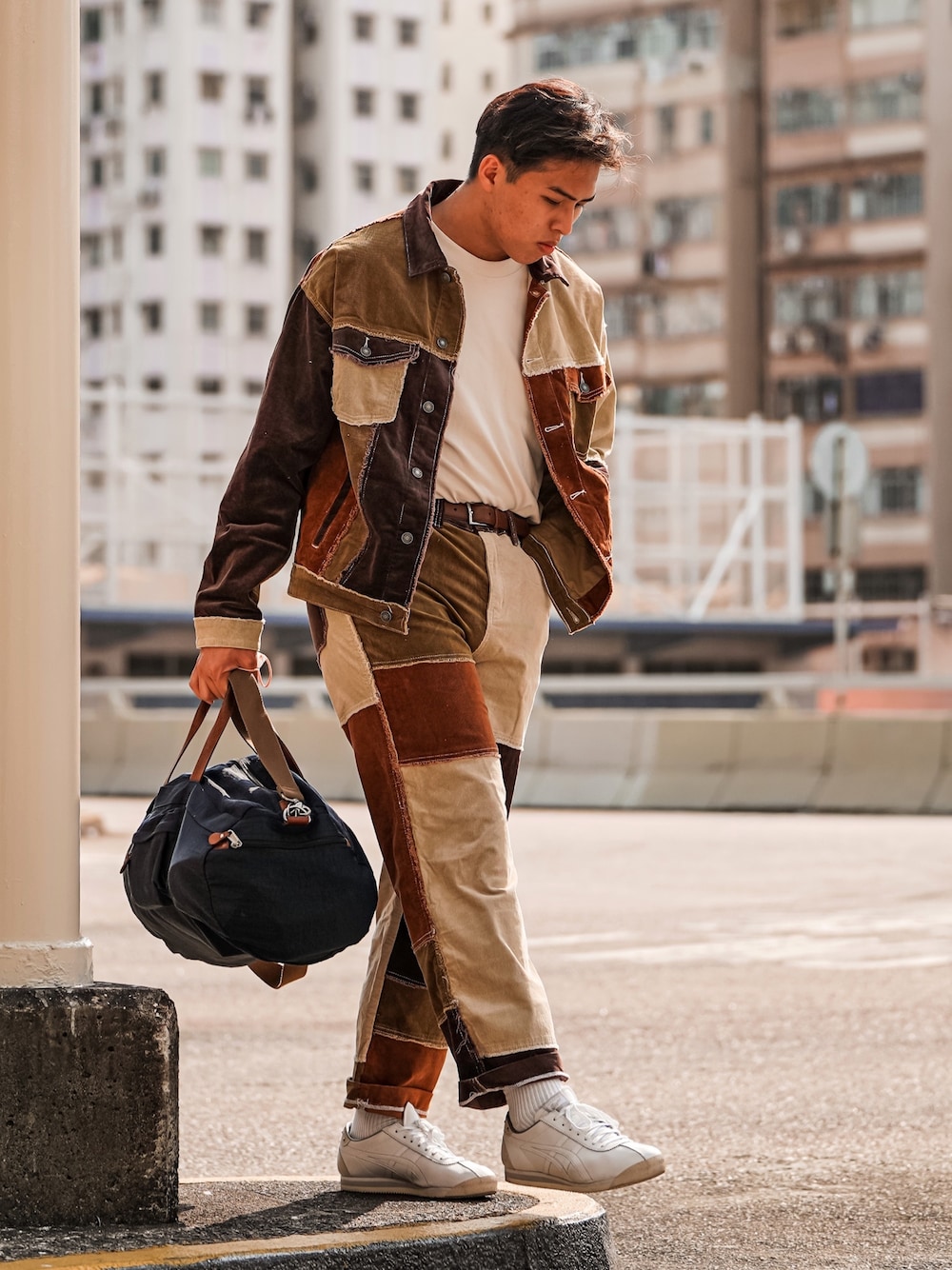 「ootd、街頭穿搭、穿搭、Onitsuka Tiger、JADED LONDON、coordinate、jcrew、asos、ootdhk、BROWN」｜「Jaded Londonのアイテム（その他アウター、ブラウン系）」を使った、davidchengdcさん（メンズ・181cm）の春コーディネートの1枚目の写真