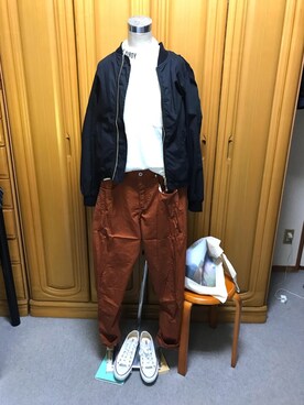 「Hug Mug.（ハグマグ）のアイテム（MA-1）」を使った、tomoさん（レディース・162cm）の春コーディネート