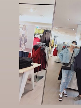 「Guess（ゲス）のアイテム（シューズ）」を使った、Cathyさん（レディース・158cm）の冬コーディネート