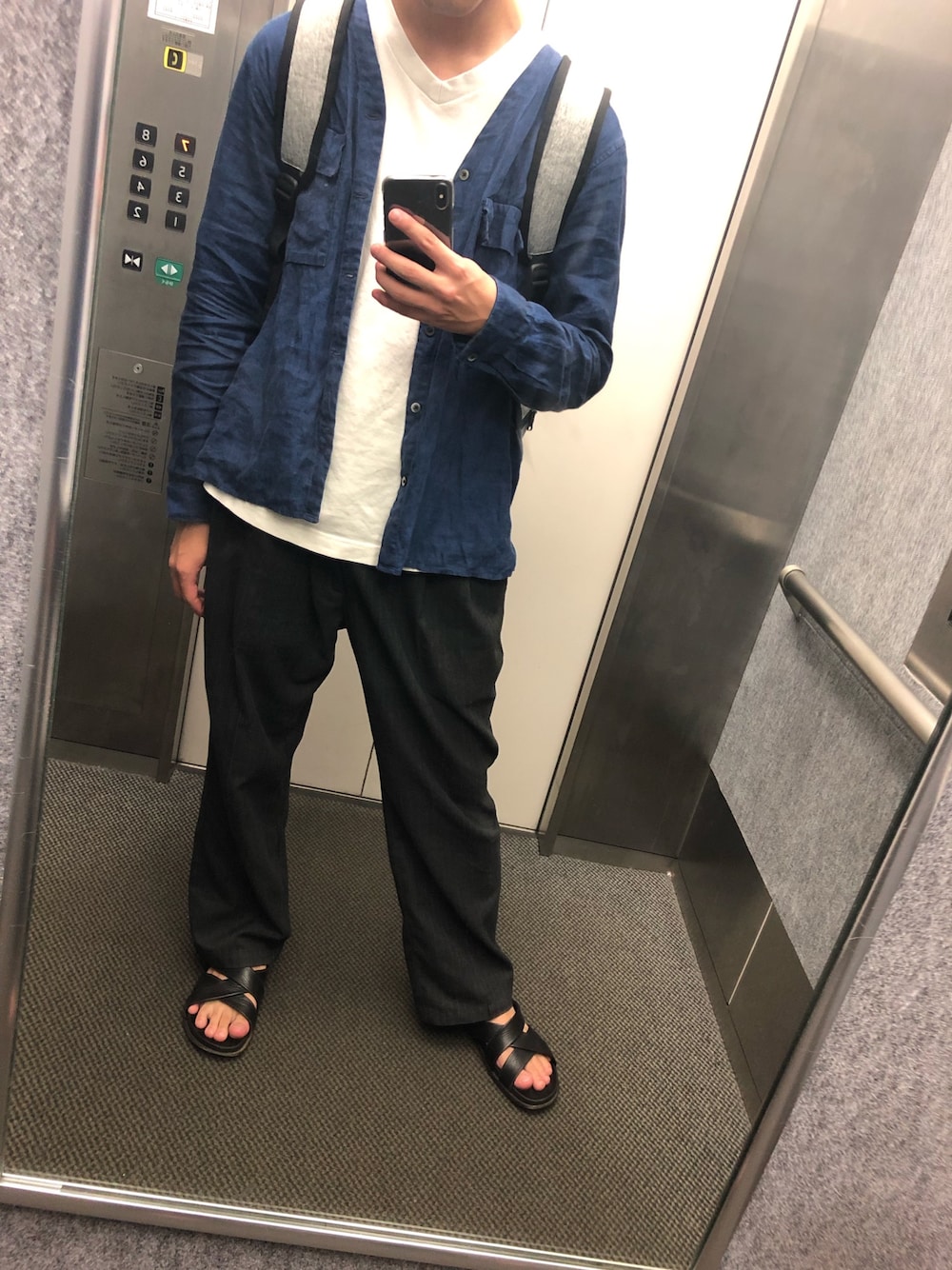 「おしゃれさんと繋がりたい、秋、ゆるコーデ、シンプルコーデ、ワイドパンツ、カーディガン、サンダル、GU、リュック、大学生」｜「tk.TAKEO KIKUCHIの◆フランダースリネン シャツカーディガン（カーディガン/ボレロ、ブルー系）」を使った、くんくんさん（メンズ・178cm）の秋コーディネートの1枚目の写真