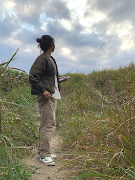 「BAYFLOW（ベイフロー）のオフショルシシュウロングTシャツ（Tシャツ/カットソー、ホワイト系）」を使った、izuさん（レディース・167cm）の秋コーディネート