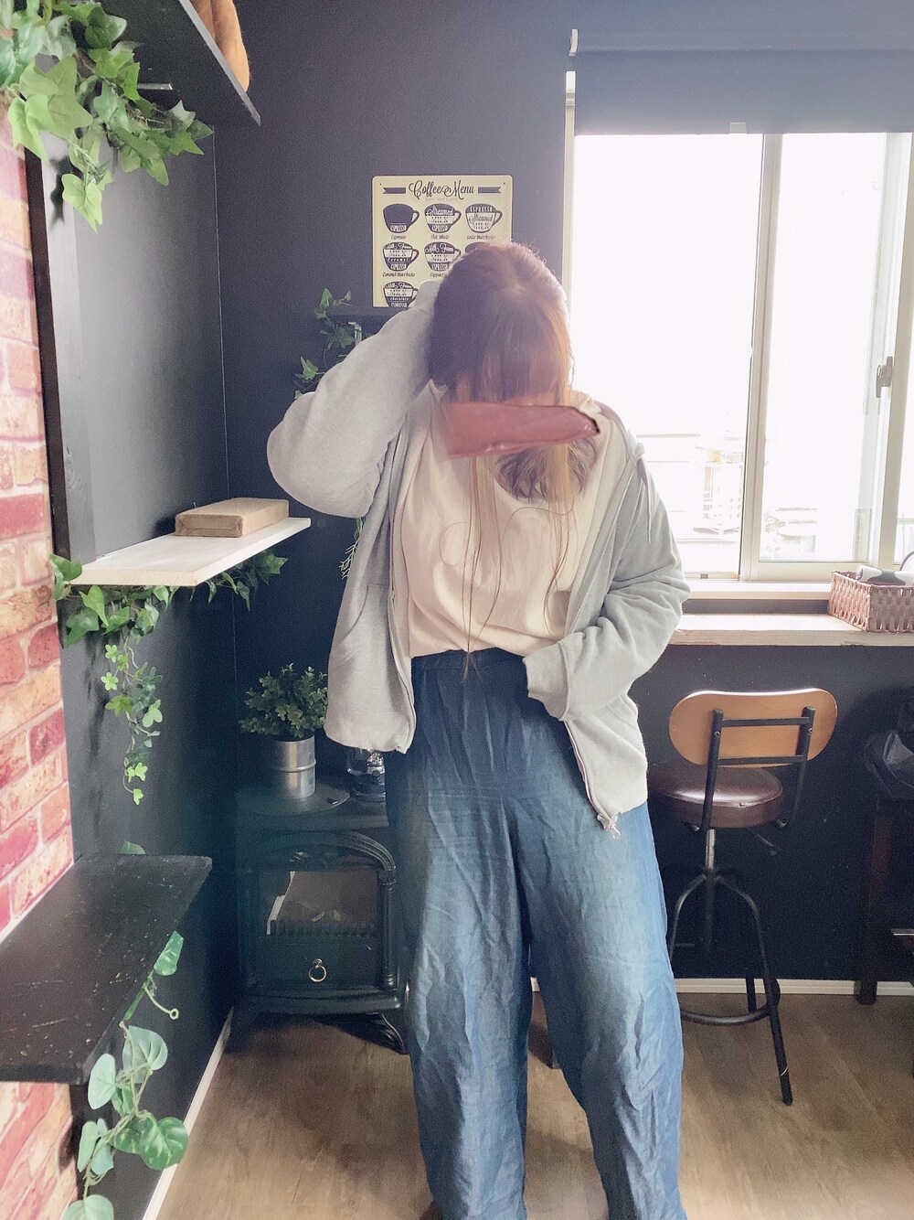 「ゆるだぼ、でぶだぼ、ぽっちゃり、ぽっちゃりコーデ、休日スタイル」｜「apres jourの【大きいサイズ】アソート袖ボリュームロンT【ZOZOTOWN限定アイテム】（Tシャツ/カットソー、ホワイト系）」を使った、mayumoさん（レディース・168cm）の秋コーディネートの1枚目の写真