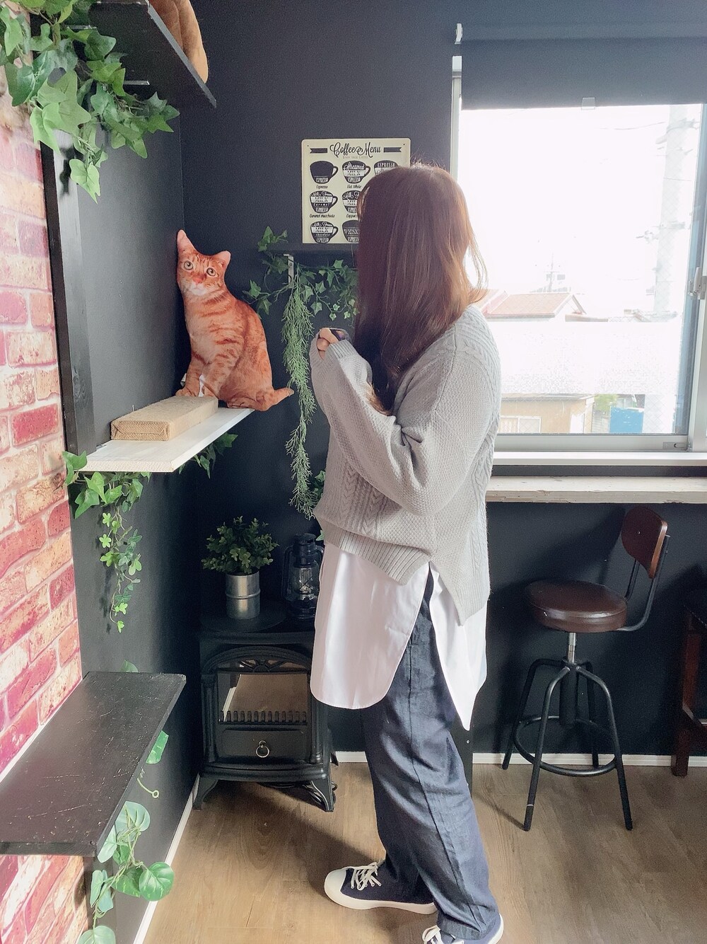 「ゆるだぼ、でぶだぼ、秋のマイ旬スタイル、ニットコーデ、ぽっちゃり、ぽっちゃりコーデ、シェフパンツ、レイヤードスタイル」｜「GUのシェフパンツ(インディゴ)（パンツ、ブルー系）」を使った、mayumoさん（レディース・168cm）の秋コーディネートの1枚目の写真