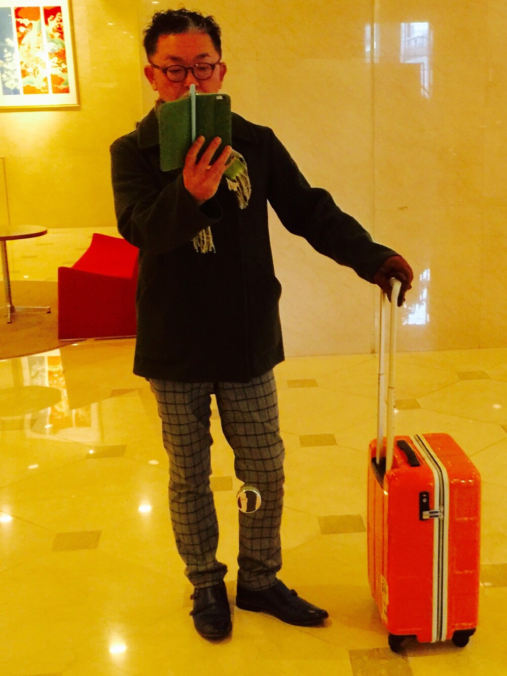 「green、orange、coat、Gentleman、middle age」｜「SHIPSのアイテム（ピーコート、グリーン系）」を使った、mac0cciさん（メンズ・169cm）の春コーディネートの1枚目の写真