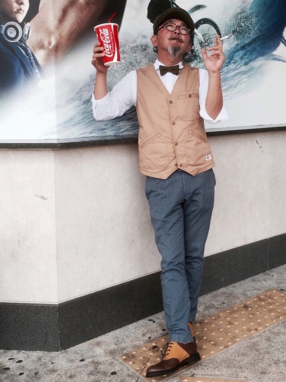 「huntingcap、BOWTIE、vest、saddleshoes、middleage、Gentleman」｜「Dickiesのアイテム（ベスト、ベージュ系）」を使った、mac0cciさん（メンズ・169cm）の春コーディネートの1枚目の写真