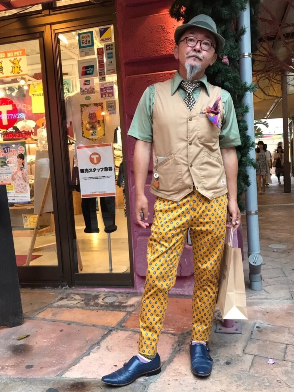 「hat、vintage、vest、yellowpants、doublemonkstrap、green、middleage、Gentleman」｜「BEAMSのアイテム（ハット、グリーン系）」を使った、mac0cciさん（メンズ・169cm）の夏コーディネートの1枚目の写真