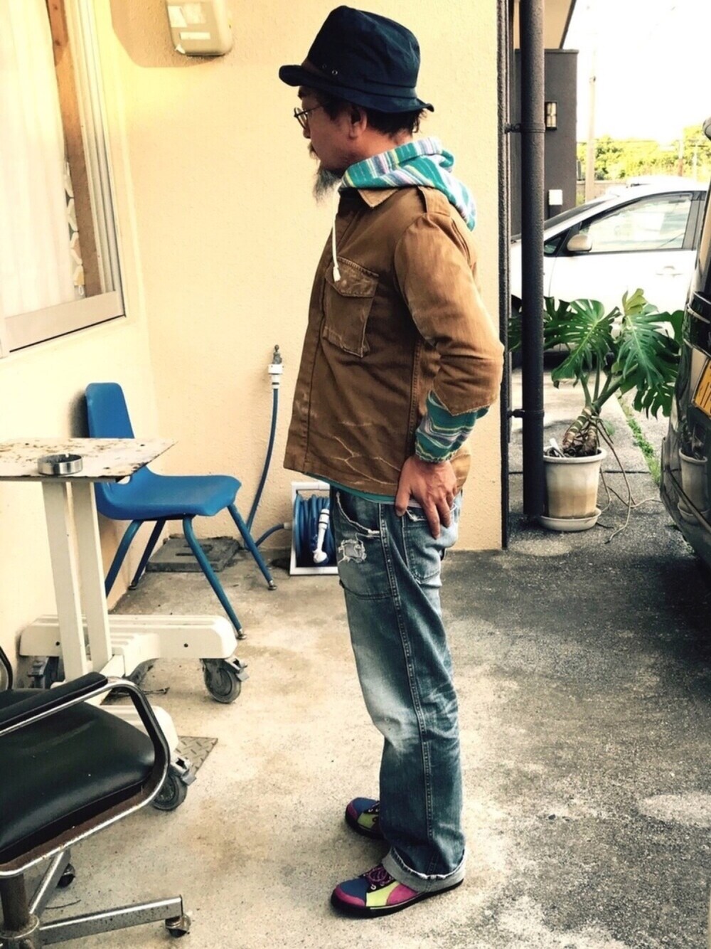 「outdoor、hat、titicaca、PUMA、middleage、beard、Gentleman」｜「SPELLBOUNDのアイテム（デニムパンツ、ブルー系）」を使った、mac0cciさん（メンズ・169cm）の冬コーディネートの1枚目の写真