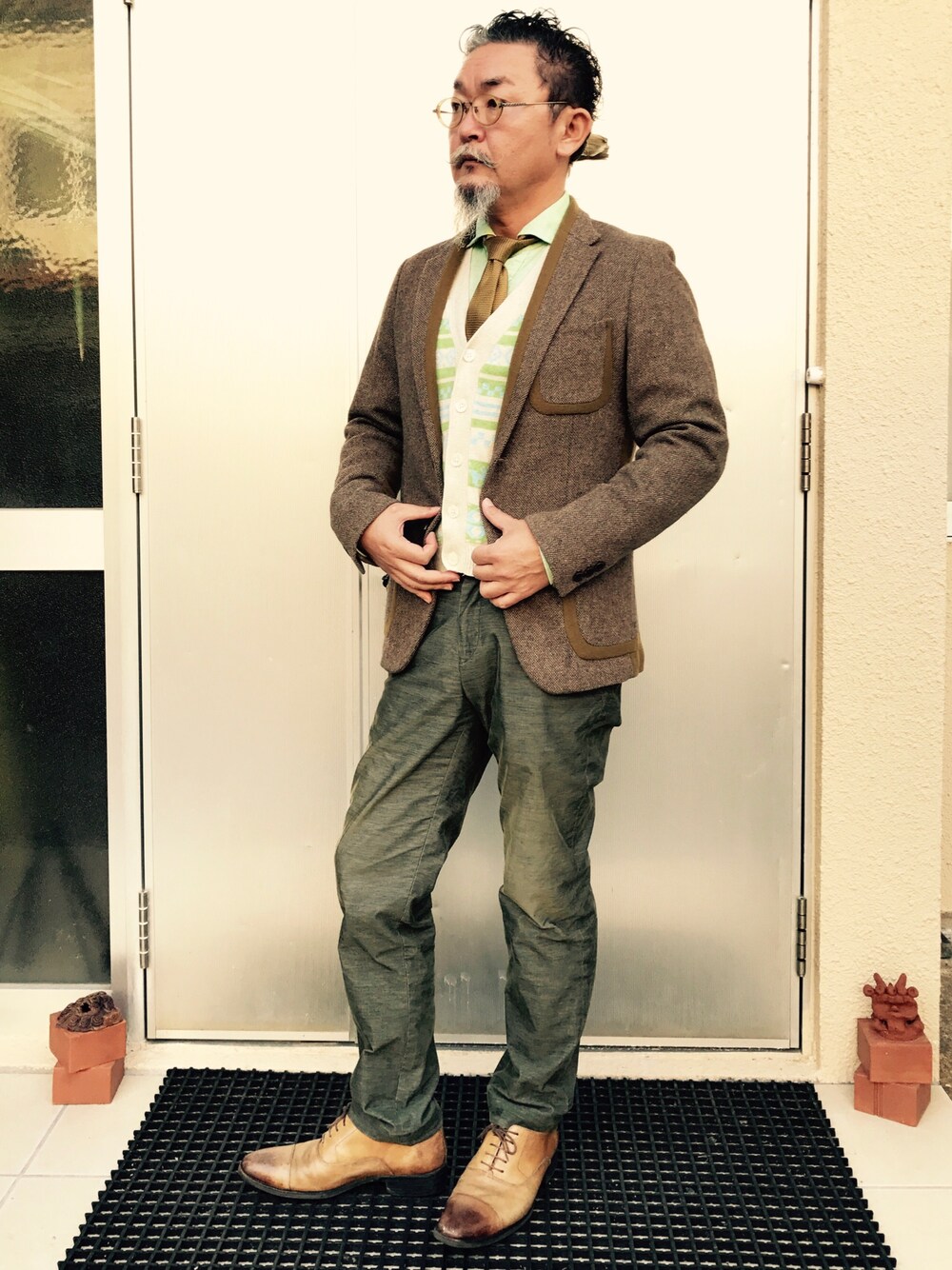 「FRAPBOIS、green、Gentleman、middleage」｜「TK MIXPICE GOLFのアイテム（スーツジャケット、ブラウン系）」を使った、mac0cciさん（メンズ・169cm）の冬コーディネートの1枚目の写真