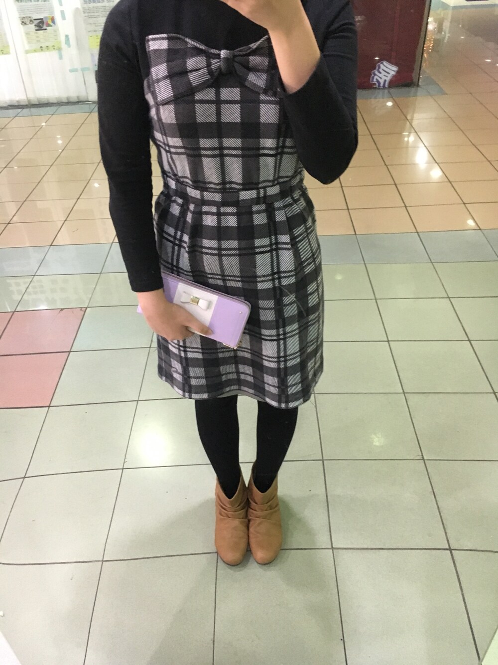 「ootd、earth music&ecology、Samantha＆chouette」｜「earth music&ecologyのアイテム（スカート、ブラック系）」を使った、Phoebe Leeさん（レディース・153cm）の冬コーディネートの1枚目の写真